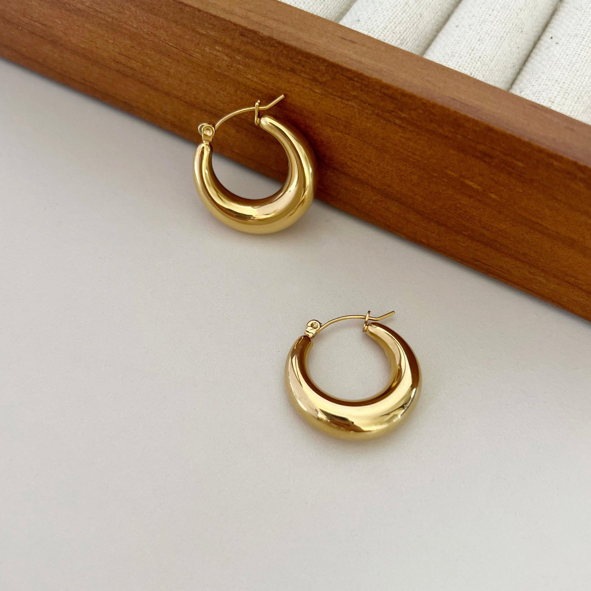 Medium Hollow Hoop Earrings in Gold - toutjewellery