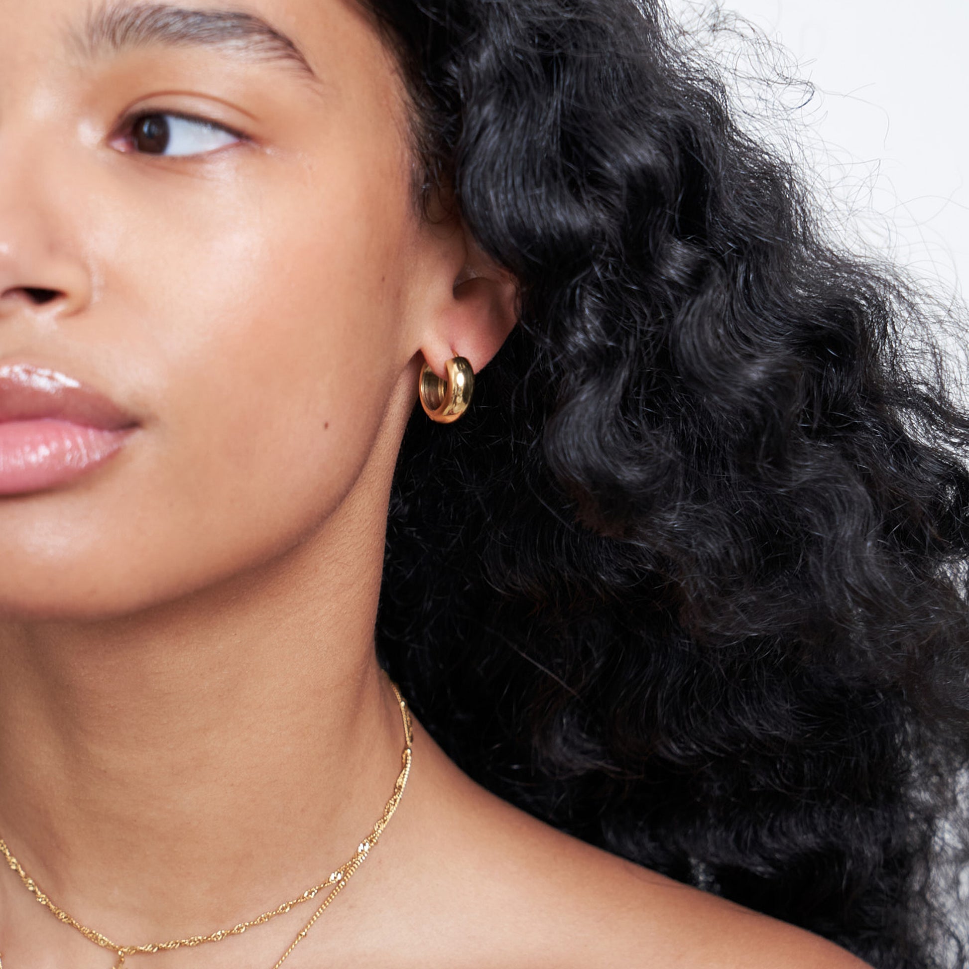 Chunky Medium Hoop Earrings in Gold - toutjewellery