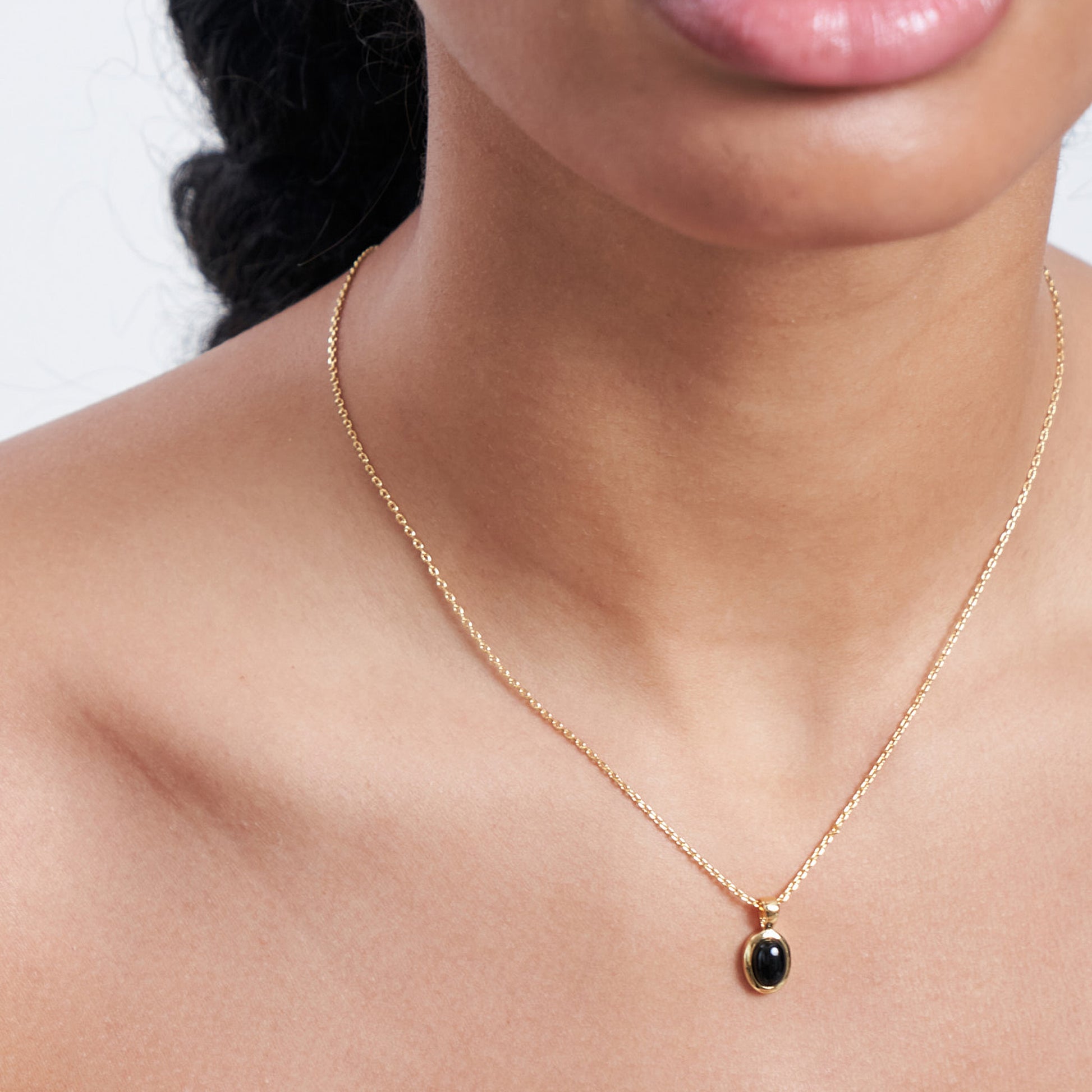 Oval Onyx Pendant Necklace in Gold - toutjewellery